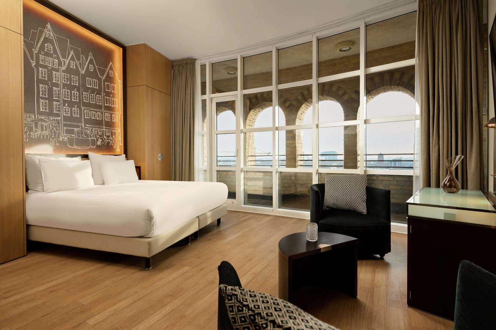 Wasserturm Hotel Cologne, Curio Collection By Hilton Colónia Exterior foto